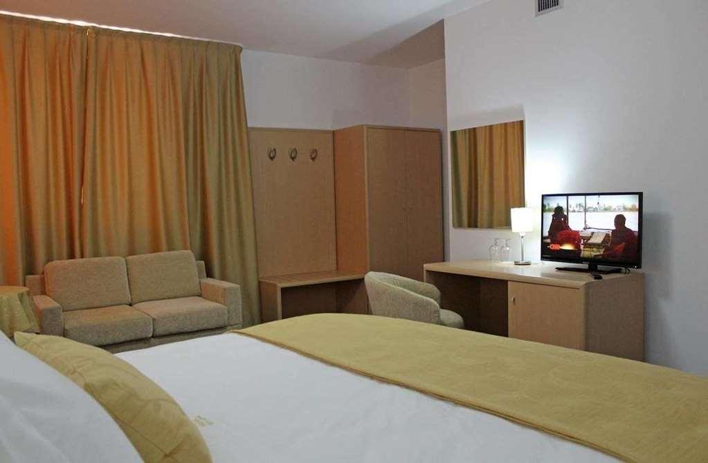 Airport Hotel Tirana - Rinas Room photo